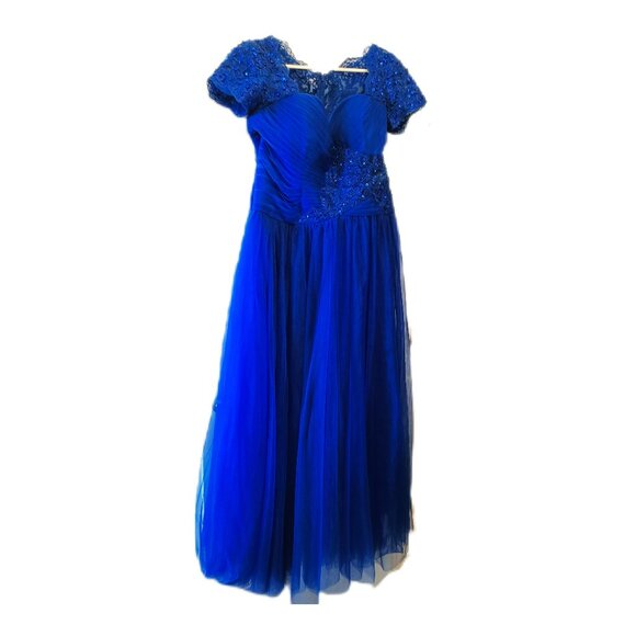 STACEE'S gorgeous formal gown - Picture 2 of 11